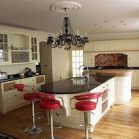 Huge Tenby Pet Friendly House Sleeps 14 Exterior photo